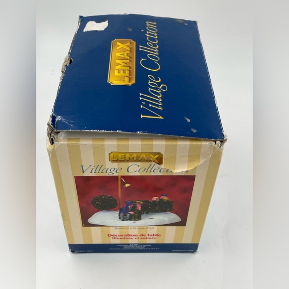 Sneak-A-Peek Animated Village Collection  2007  RETIRED - Picture 10 of 11